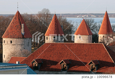 Row of fortress towers with red roofs in old Tallinn, Estonia 10096678