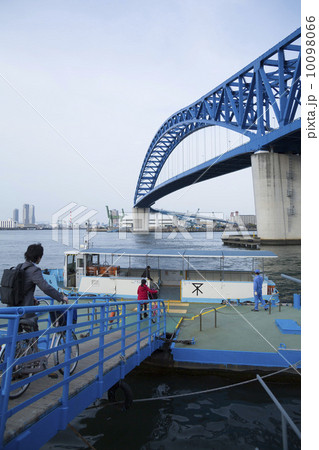 大阪港 千歳渡船場(鶴町側)と千歳橋 大阪港 千歳渡船場(鶴町側)と千歳橋 10098066