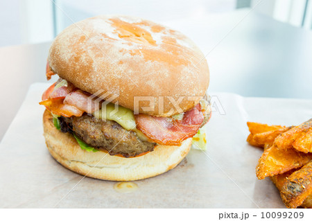 Cheese hamburger Cheese hamburger 10099209