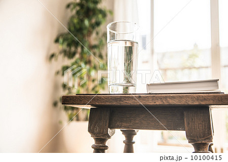 コップの水 コップの水 10100415