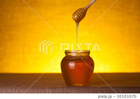 Honey jar with wooden dipper 10101070