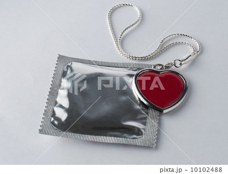 Condom with chain and heart 10102488