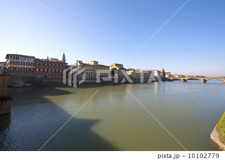 フィレンツェ アルノ川 サンタトリニタ橋を望む フィレンツェ アルノ川 サンタトリニタ橋を望む 10102779