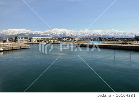滑川漁港から望む立山連峰 10104331