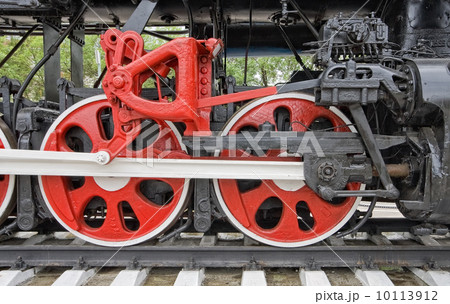Old steam locomotive wheels 10113912
