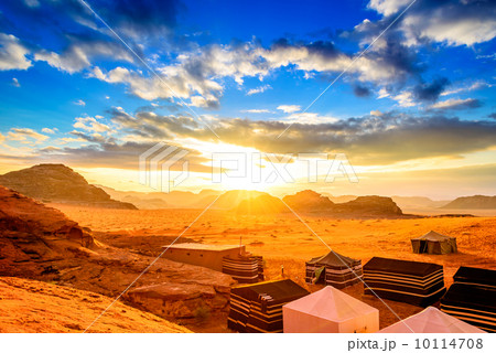 砂漠のサンセット(ヨルダン、ワディ・ラム) 10114708