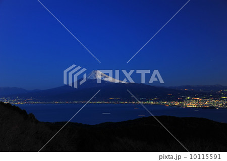 達磨山から駿河湾と富士の夜景 達磨山から駿河湾と富士の夜景 10115591