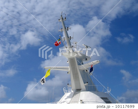 Mast of a cruiseship 10117699