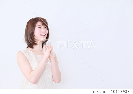 祈る女性 10118983
