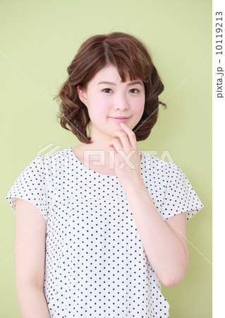 羨ましがる女性 羨ましがる女性 10119213