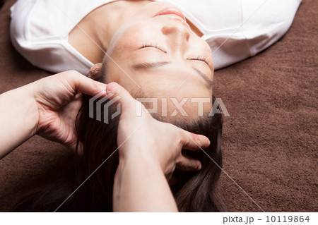 ヘッドマッサージ（プロによる本物の施術風景） 10119864