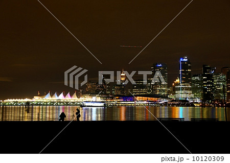 バンクーバーダウンタウンの夜景-Vancouver Downtown at Night 10120309
