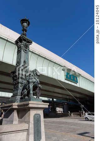 日本橋の獅子像 10124045