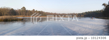 Panorama frozen Pluismeer with skaters (Lage Vuursche, the Nethe Panorama frozen Pluismeer with skaters (Lage Vuursche, the Nethe 10124306