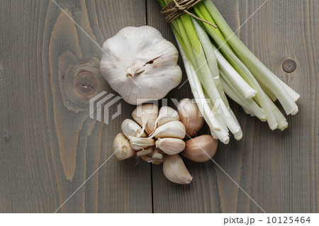 bunch of fresh green onions and garlic bunch of fresh green onions and garlic 10125464