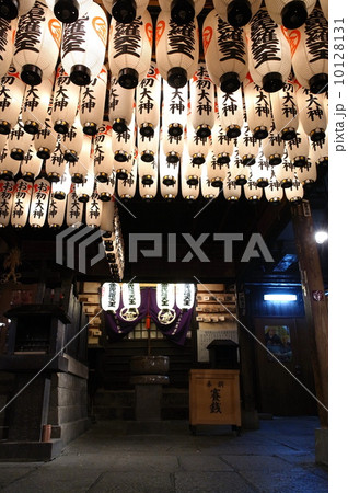 大阪・ミナミの法善寺 10128131