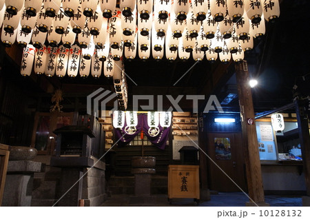 大阪・ミナミの法善寺 10128132