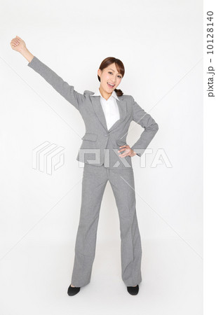 片手を上げるビジネスウーマンの写真素材