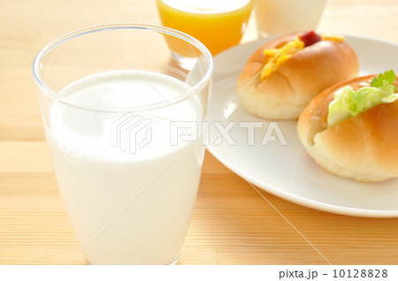 朝食にミルク 10128828