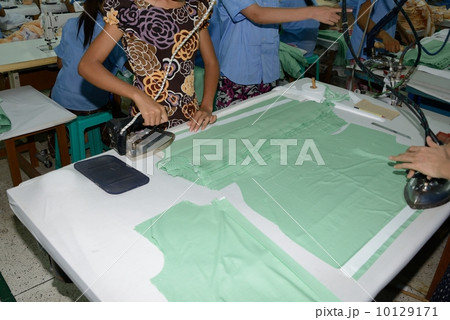 ミャンマー　繊維工場 10129171