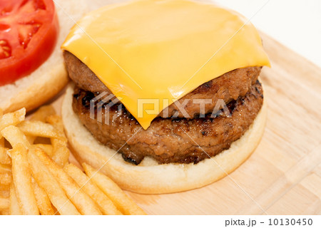 チーズバーガー（クローズアップ） 10130450