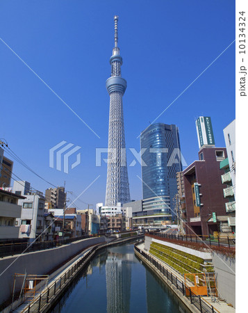 西十間橋から望む東京スカイツリーの写真素材