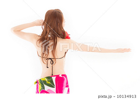 セクシーな衣装でオリタヒチを楽しむ綺麗な日本の女性 10134913