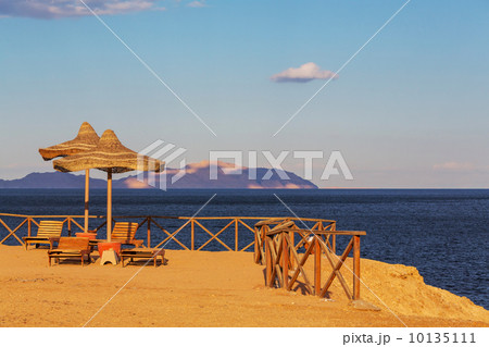 Beach 10135111