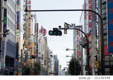 新宿東口 10136498