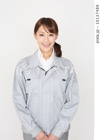 作業服を着た若い女性の写真素材