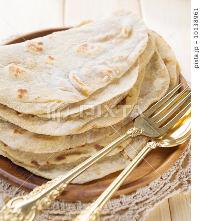 India vegetarian food plain chapatti roti India vegetarian food plain chapatti roti 10138961