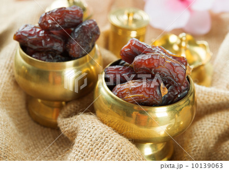 Ramadan food dates fruit. 10139063