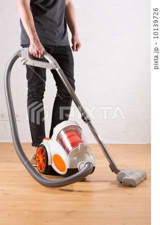 cleaning with vacuum cleaner in living room 10139726