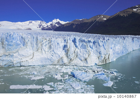 パタゴニア地方のペリト・モレノ氷河 10140867