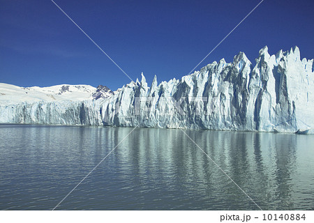 パタゴニア地方のペリト・モレノ氷河 10140884