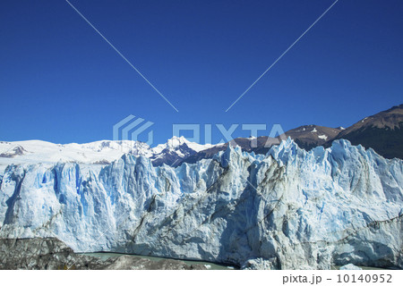 パタゴニア地方のペリト・モレノ氷河 10140952