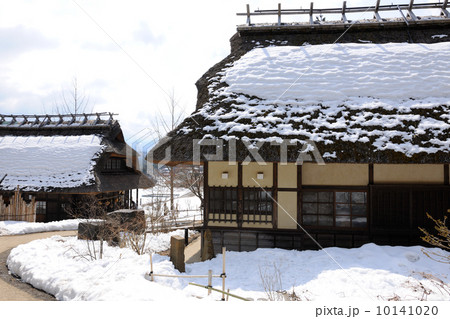 かやぶき屋根の民家 10141020