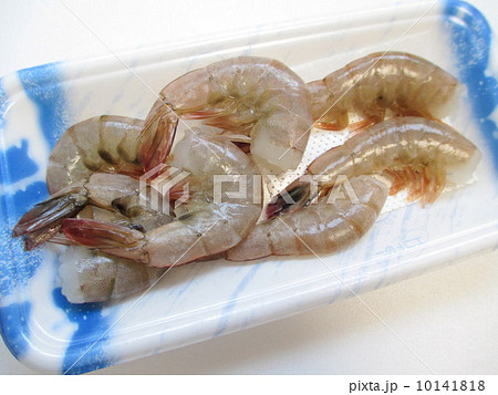 エコトレイに入ったバナメイエビ 10141818