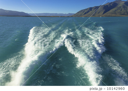 アルヘンティーノ湖の航跡 アルヘンティーノ湖の航跡 10142960