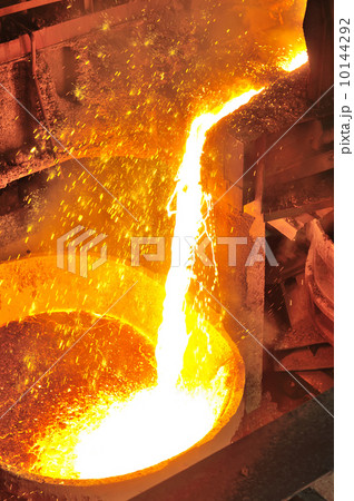 pouring molten metal 10144292