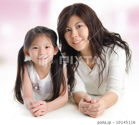 Portrait of a joyful mother and her daughter 10145116