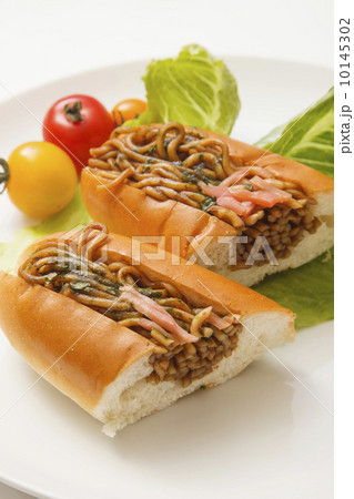 焼きそばパン 10145302