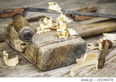 Old carpenter's hammer on a old table Old carpenter's hammer on a old table 10146078