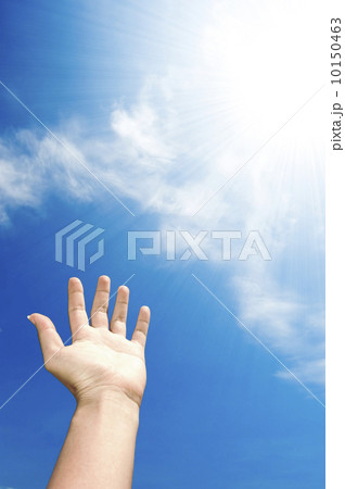 hand towards sky 10150463