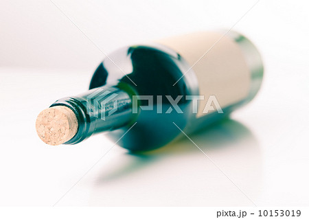 bottle of wine on a white background 10153019