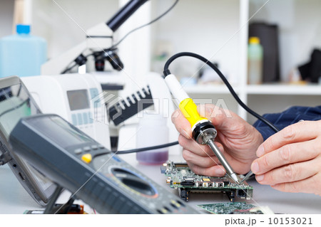 repair of electronic devices, soldering parts 10153021