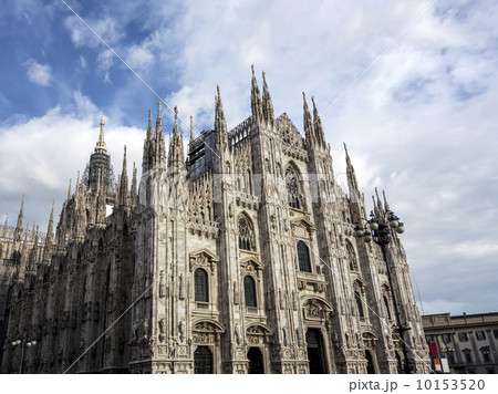 Facade of Cathedral Duomo, Milan 10153520