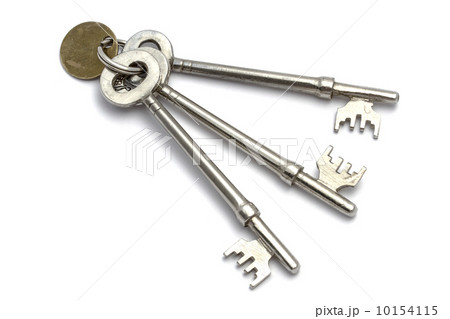 A bunch of old keys 10154115