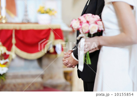 Groom's hands on wedding ceremony Groom's hands on wedding ceremony 10155854