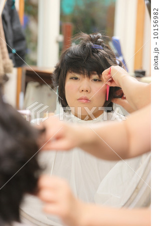 美容室で 美容室で 10156982
